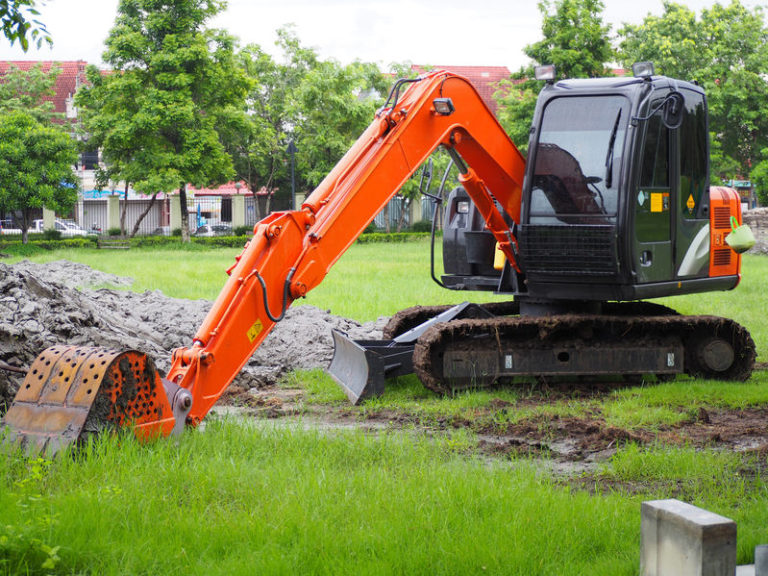 Travaux de construction : Faut-il acheter ou louer la mini pelle ?